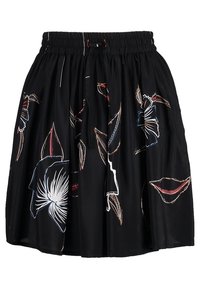 Černá sukně ke kolenům s elastickým pasem, zdobená velkými abstraktními květinovými vzory v bílých, červených, modrých a béžových odstínech.