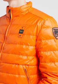 Blauer Dunjakker - orange
