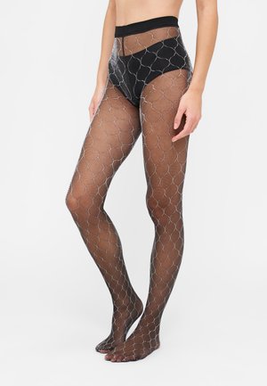 Calze a rete nere con un motivo a diamante e dettagli metallici argentati. Design a vita alta, texture trasparente e punta aperta.