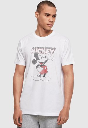 Hvid bomulds t-shirt med et grafisk print af Mickey Mouse med røde accenter og sort kant; rund hals, korte ærmer, afslappet pasform.