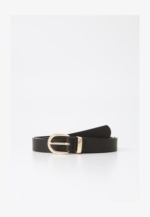 Svart lærbelte med en gullmetallspenne, med en glatt tekstur og et klassisk design. Beltet har en enkel, stilren profil.