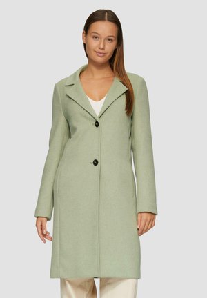 Manteau en laine vert clair avec un revers cranté, fermeture à un bouton, et poches latérales. Manches longues, coupe droite, et texture douce.