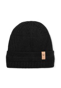Berretto a maglia nero con texture a coste, dotato di risvolto piegato e una piccola toppa in pelle con una lettera "W" sul lato.