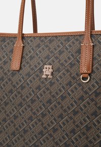 Tommy Hilfiger MONOPLAY - Shopping bag - black/tan mix