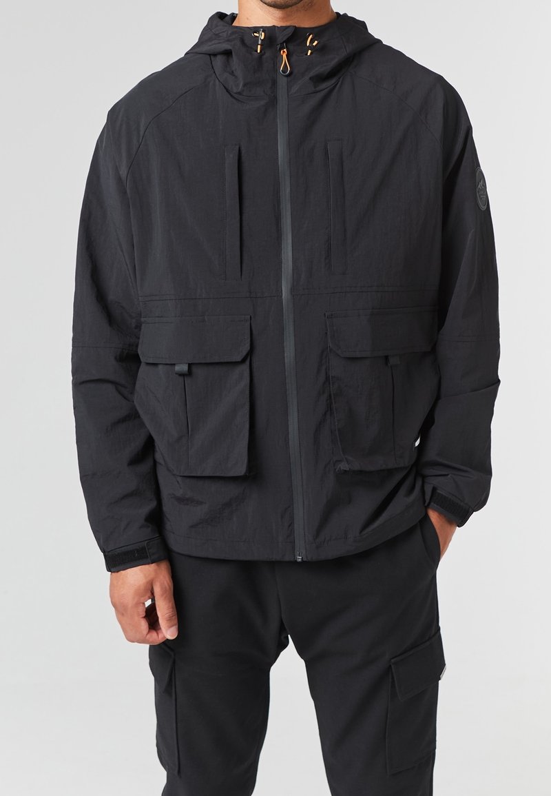 CLOSURE London Tunn jacka - black