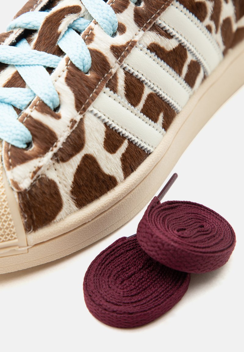adidas Originals SUPERSTAR II - Trainers - ivory/gold-coloured  metallic/multi-coloured - Zalando.ie