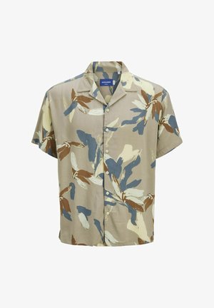 Blusa a maniche corte in beige chiaro con grande motivo floreale in blu, marrone e crema. Presenta un colletto a punta e chiusura frontale con bottoni.