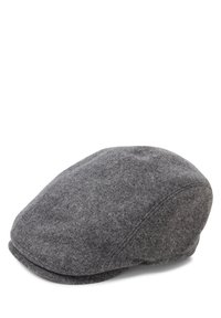 Szara wełniana czapka o zaokrąglonym kształcie, posiadająca gładką teksturę i przeszycia wzdłuż daszka oraz boków.
