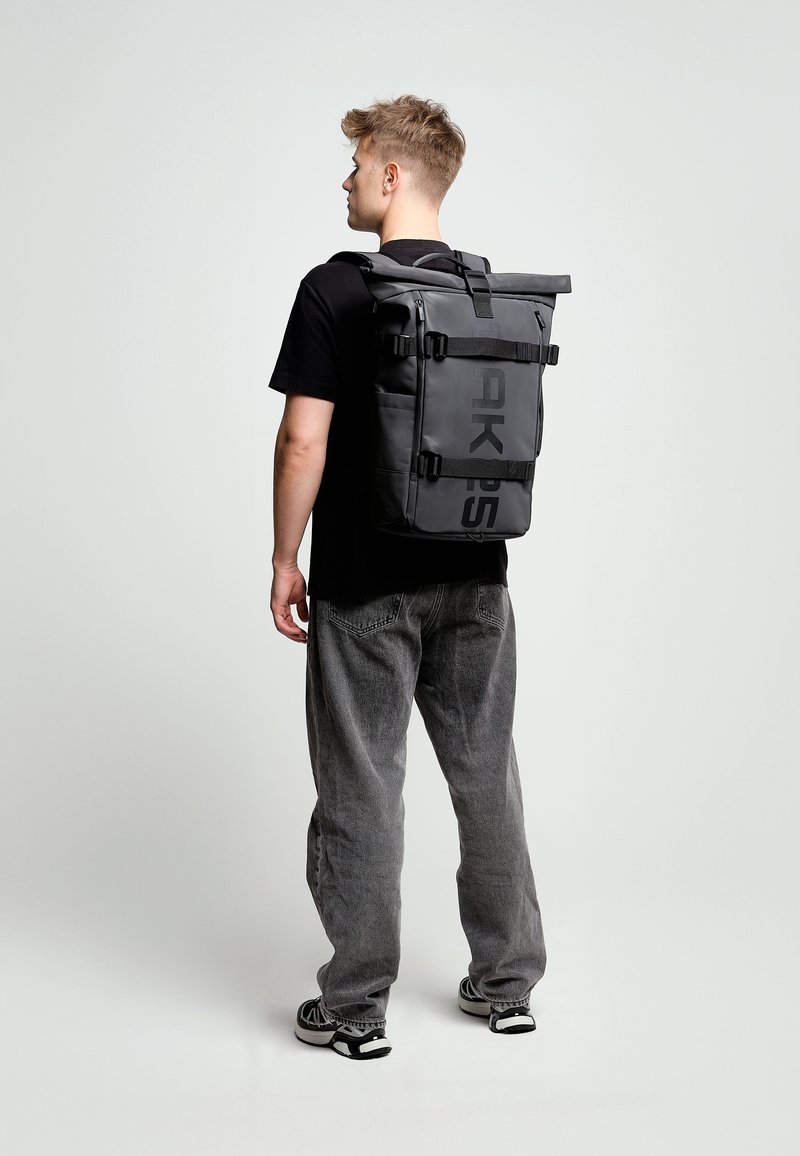 OAK25 LUMINITE ROLLTOP - Hátizsák - black
