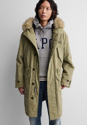 GAP, GAP X A.P.C. OVERSIZED SHERPA-LINED UTILITY PARKA - Parka - temporal olive