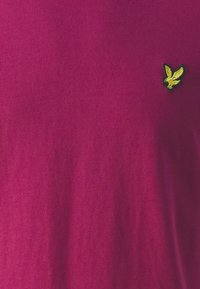 Lyle & Scott Basic póló - rich burgundy