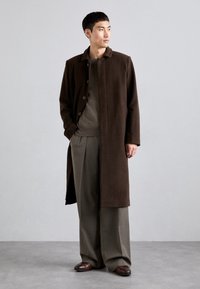 Essential Collective COAT - Klassisk frakke - fuzzy brown