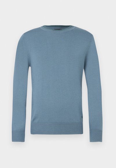 Jasnoniebieski sweter wykonany z gładkiej dzianiny, z długimi rękawami, ściągaczem przy szyi i dole. Posiada prosty design bez wzorów.