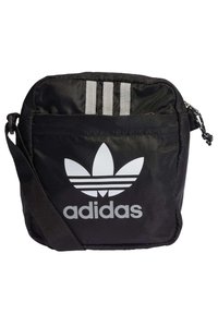 Borsa a spalla nera Adidas con logo Trefoil bianco, tre strisce bianche nella parte superiore e tracolla nera regolabile.