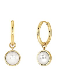 Orecchini a cerchio in oro con un grande pendente in perla bianca, superficie liscia, design circolare e una finitura lucida.