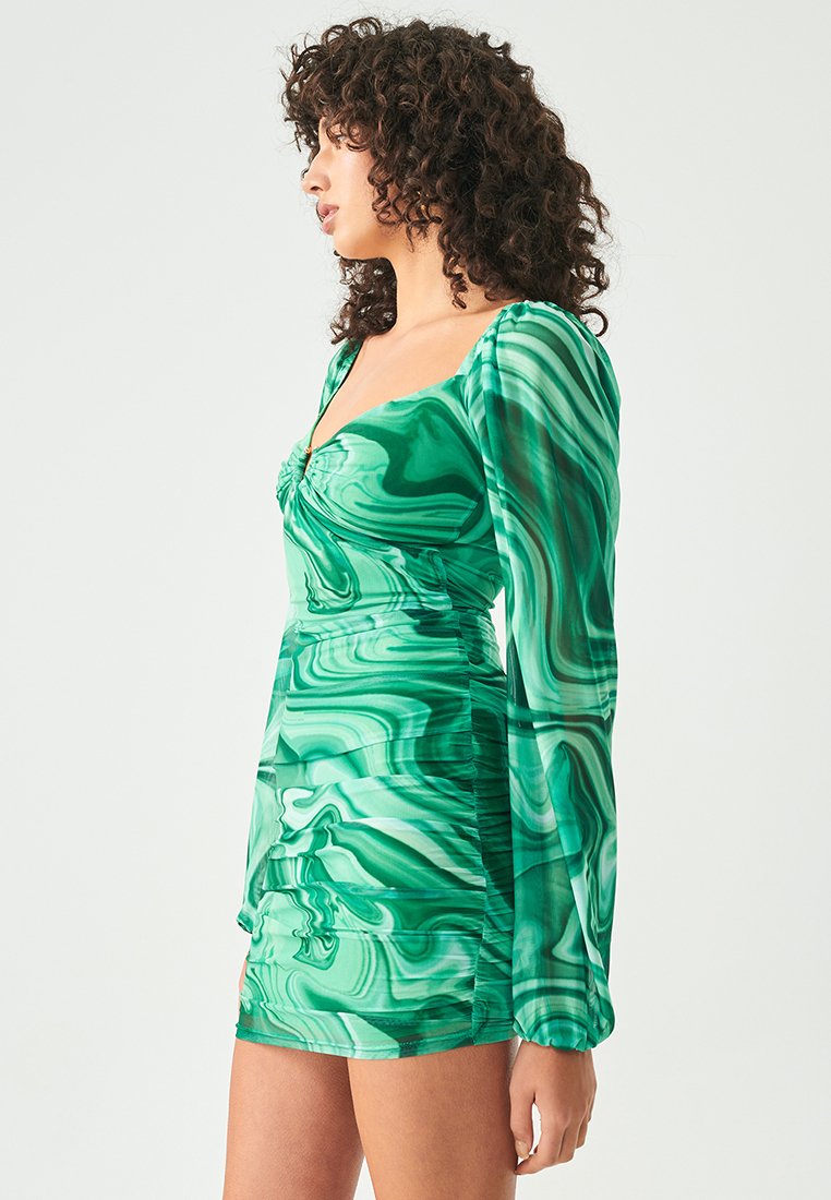 BWLDR KAMANI MINI X KRISTINA - Shift dress - green marble print/green -  Zalando