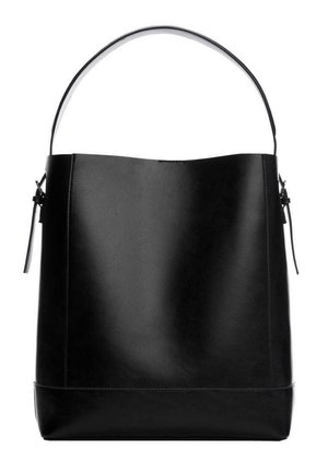 Sac à main seau en cuir noir avec une anse unique sur le dessus et des détails à boucle sur les côtés sur fond blanc.