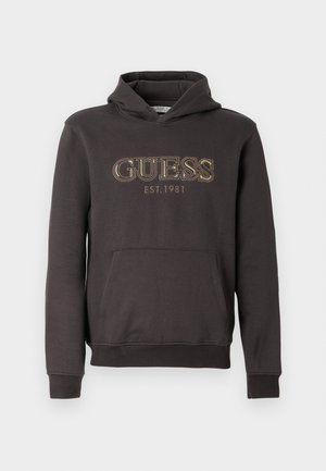 Dunkelgrauer Hoodie aus weichem Stoff, mit einer Fronttasche, gerippten Bündchen und einem Logo mit "GUESS EST.1981" in hellgoldener Schrift.