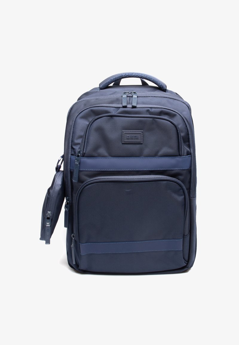 Tumes sinise seljakott tekstuuriga nailonmaterjalist, mitme lukuga taskuga, ülemise käepidemega ja esipaneeliga logoga. Siledad aktsendid täiustavad disaini.