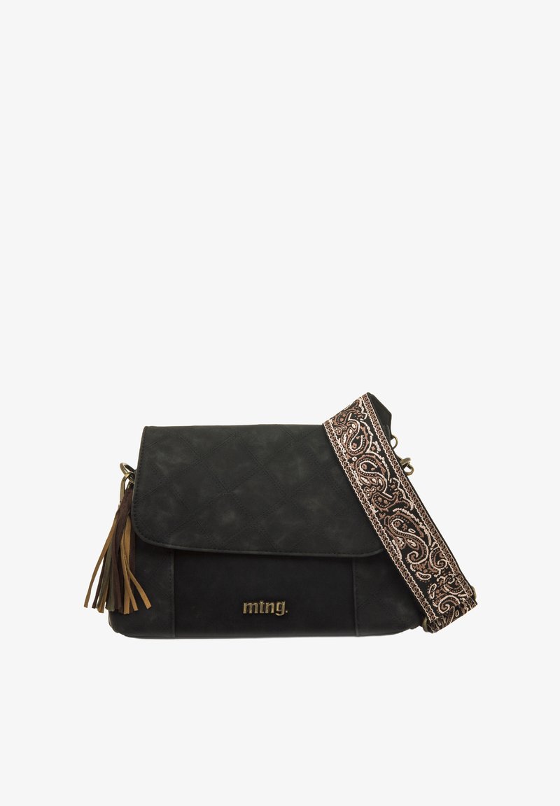 Borsa a spalla nera trapuntata con una tracolla decorativa a motivo, caratterizzata da un accento a nappa e un dettaglio del logo dorato sulla parte anteriore.