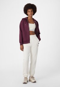 Fila APPAREL LAGRIO LOOSE - Verryttelyhousut - egret