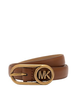 Cintura in pelle marrone con fibbia rotonda in ottone e logo "MK" inciso. Texture liscia con design classico e cuciture minime.