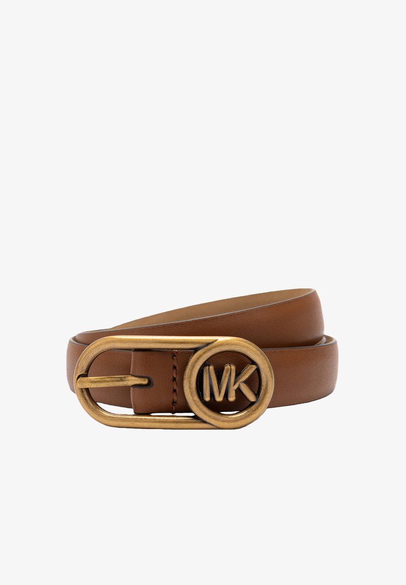 Ceinture en cuir marron avec une boucle ronde en laiton gravée du logo "MK". Texture lisse avec un design classique et une couture minimale.