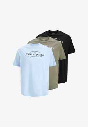 Három Jack & Jones rövid ujjú, kerek nyakú póló világoskék, olívazöld és fekete színekben, elől nyomtatott márkalogóval.