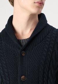 Jack & Jones CRAIG SHAWL NECK - Gilet - sky captain