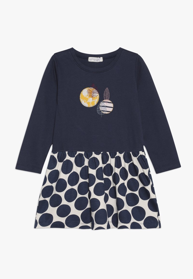 Navy modré šaty s dlouhým rukávem a sukní s puntíky, s vyšitým vzorem kruhů a listu v žlutých, bílých a červených akcentách.