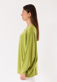 KONTATTO SCOLLO A V - Maglione - verde