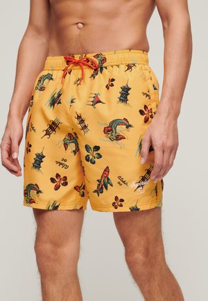 Pantaloni da bagno gialli con grafiche colorate ispirate all'Asia, tra cui pesci e fiori, con vita elastica e stringa.