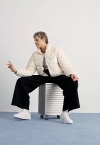 adidas Originals SUPERSTAR XLG W - Športni copati - footwear white/bliss orange