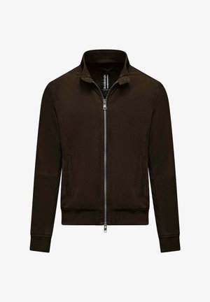 Giacca marrone scuro con cerniera, collo alto, polsini e orlo a coste, e due tasche laterali.
