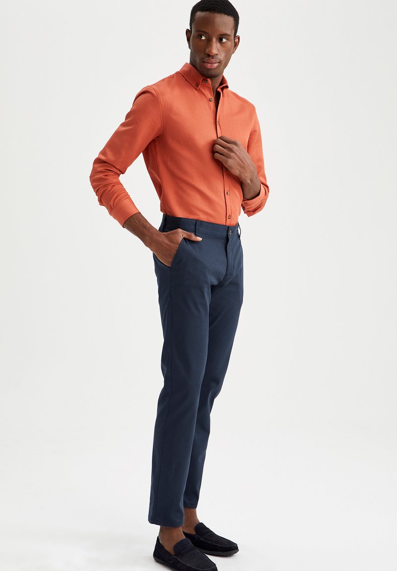 Herren Freizeithemden | DeFacto SLIM FIT Hemd orange - VK82046 Herren Freizeithemden | DeFacto SLIM FIT Hemd orange - VK82046