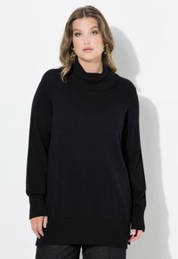 Czarny sweter z golfem z dzianiny, z prążkowanymi mankietami i dołem, z długimi rękawami oraz luźnym krojem. Miękka tekstura i minimalistyczny design.