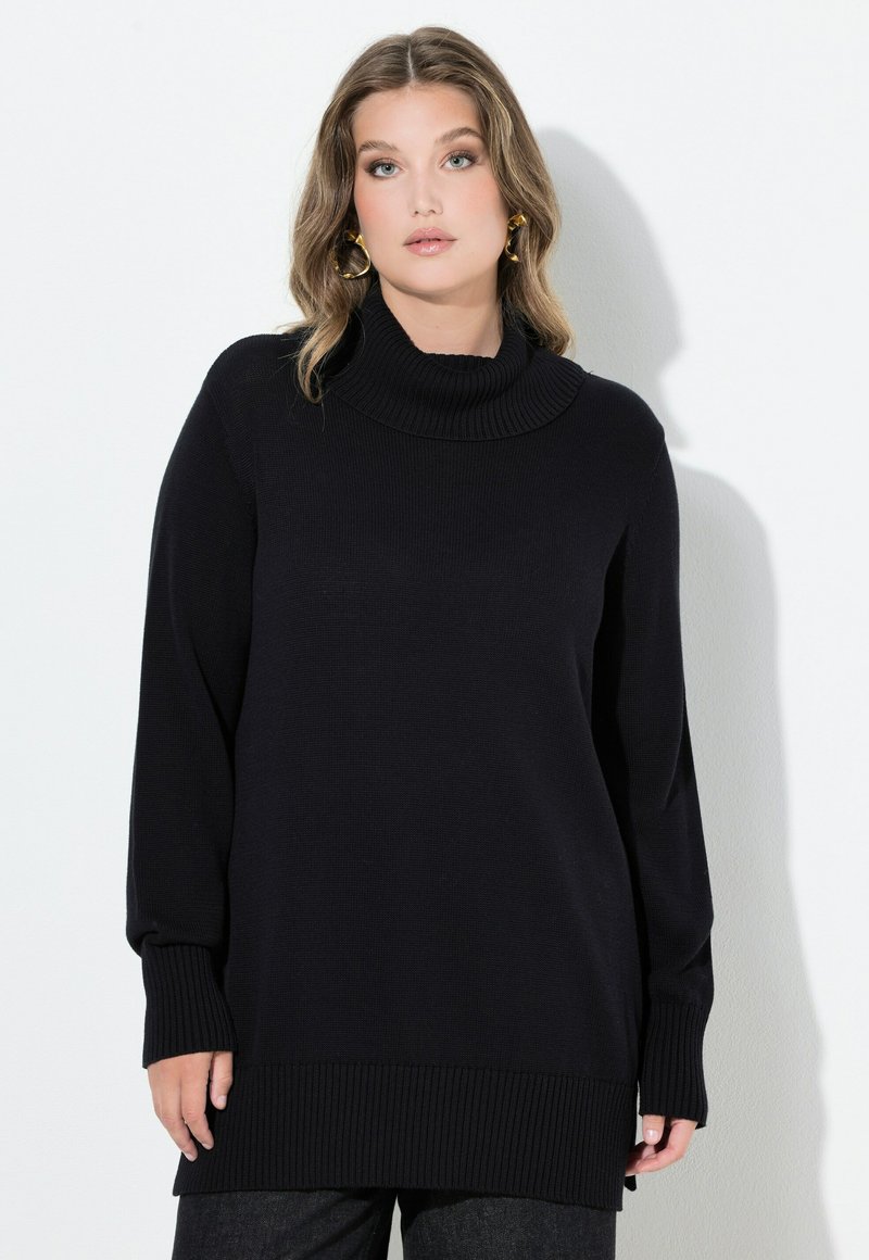 Czarny sweter z golfem z dzianiny, z prążkowanymi mankietami i dołem, z długimi rękawami oraz luźnym krojem. Miękka tekstura i minimalistyczny design.
