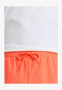 Ausgewählt, urgent red