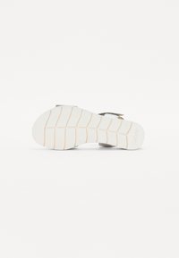 Thumbnail Image 8