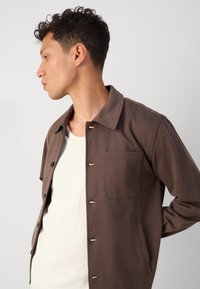 Lindbergh SUPERFLEX OVER - Casaco de verão - khaki