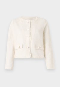 Kremowa krótka kurtka z teksturowanej tkaniny, z okrągłym dekoltem, sześcioma guzikami z przodu i dwiema przednimi kieszeniami z guzikowymi akcentami.