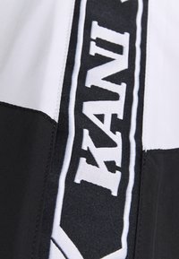 Karl Kani Lehká bunda - black