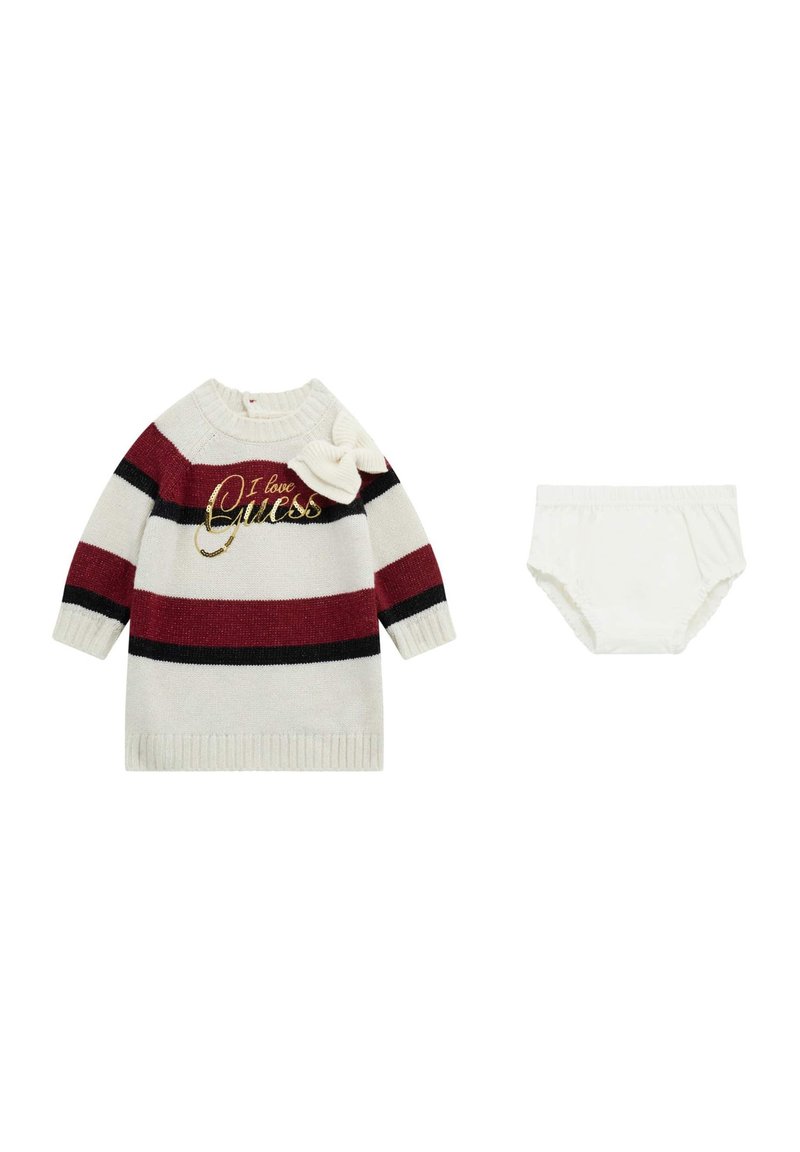 Abito maglione di colore crema con strisce rosse e nere, con la scritta "I love Guess" in oro. Include un copri-pannolino bianco coordinato.