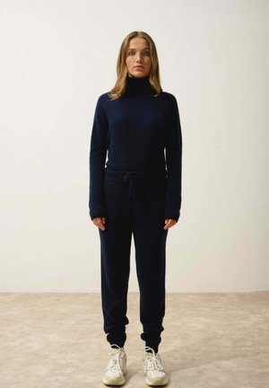 KIRAUNA  JOGGING - Tygbyxor - navy