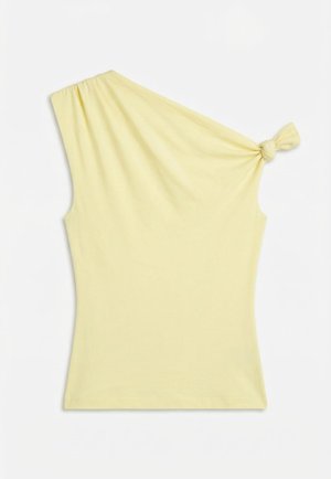 Top galben pal fără mâneci, cu un umăr acoperit și un detaliu cu nod din țesătură pe umărul expus.