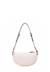 Borsa a spalla crema trapuntata con silhouette curva, tracolla regolabile e chiusura con zip discreta. Presenta una finitura liscia e texturizzata.