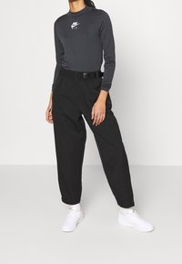 Nike Sportswear Tygbyxor - black