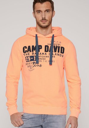 Sudadera con capucha en un brillante color naranja con estampado en azul marino. Presenta cordones, puños y dobladillo acanalados, y una textura suave. Corte casual.