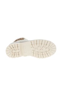 Semelle en caoutchouc blanche avec un motif de grip texturé, présentant une forme courbée. La partie supérieure affiche un accent à imprimé léopard près de l'arrière.