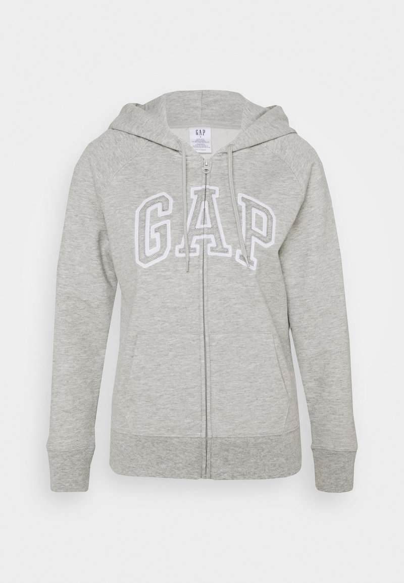 Sweat à capuche gris clair zippé avec poches avant, cordons à la capuche et grand logo GAP blanc sur la poitrine.